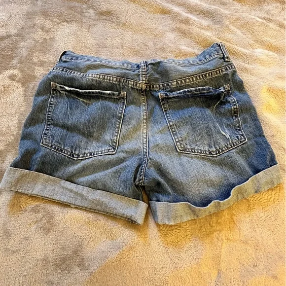 Forever 21 distressed blue jean shorts Size 30 - Picture 2 of 7